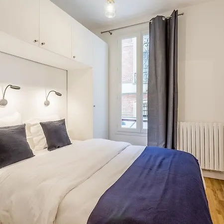 Design Flat On Champs-elysees, Washington For 6 Apartment